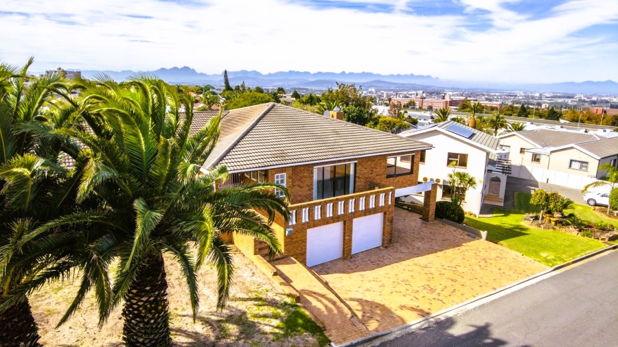 7 Bedroom Property for Sale in Loevenstein Western Cape